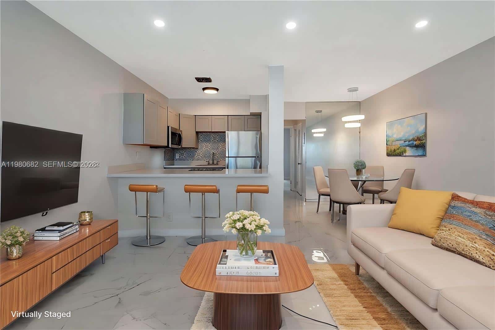 820 SW 11th Ave # 14B, Hallandale Beach, FL 33009