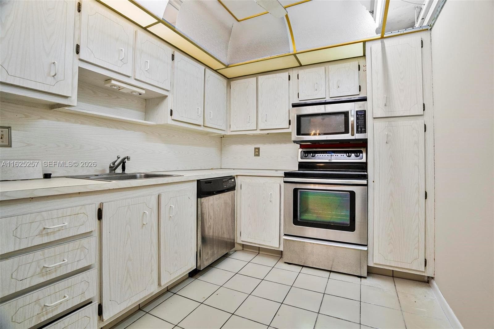 1000 Saint Charles Pl # 522, Pembroke Pines, FL 33026 photo 10