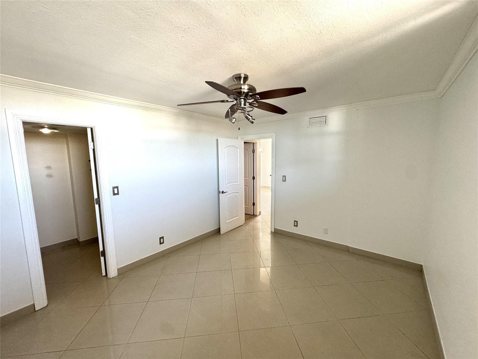 4800 Bayview Drive # 406, Fort Lauderdale, FL 33308 photo 11