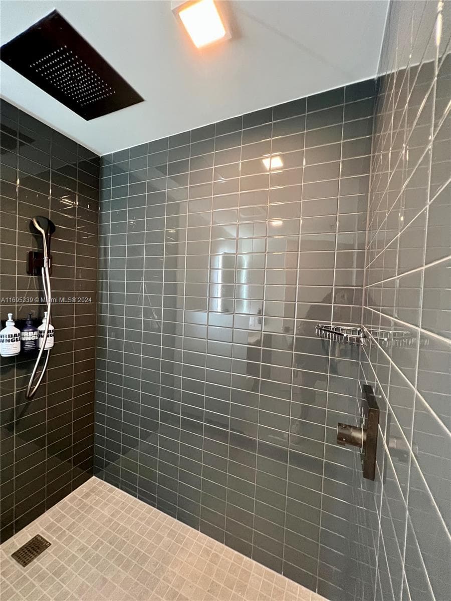 227 NE 2nd St # 2613, Miami, FL 33132 photo 12