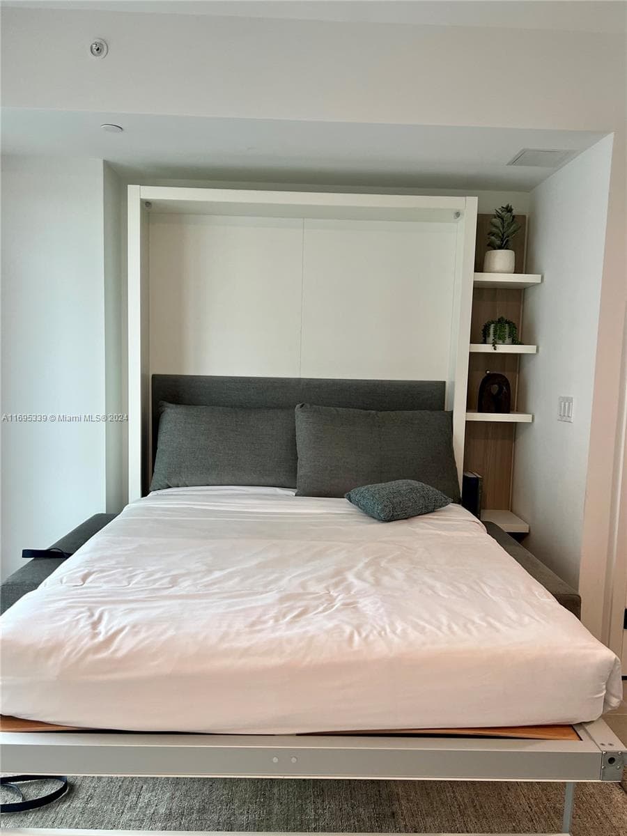 227 NE 2nd St # 2613, Miami, FL 33132 photo 7