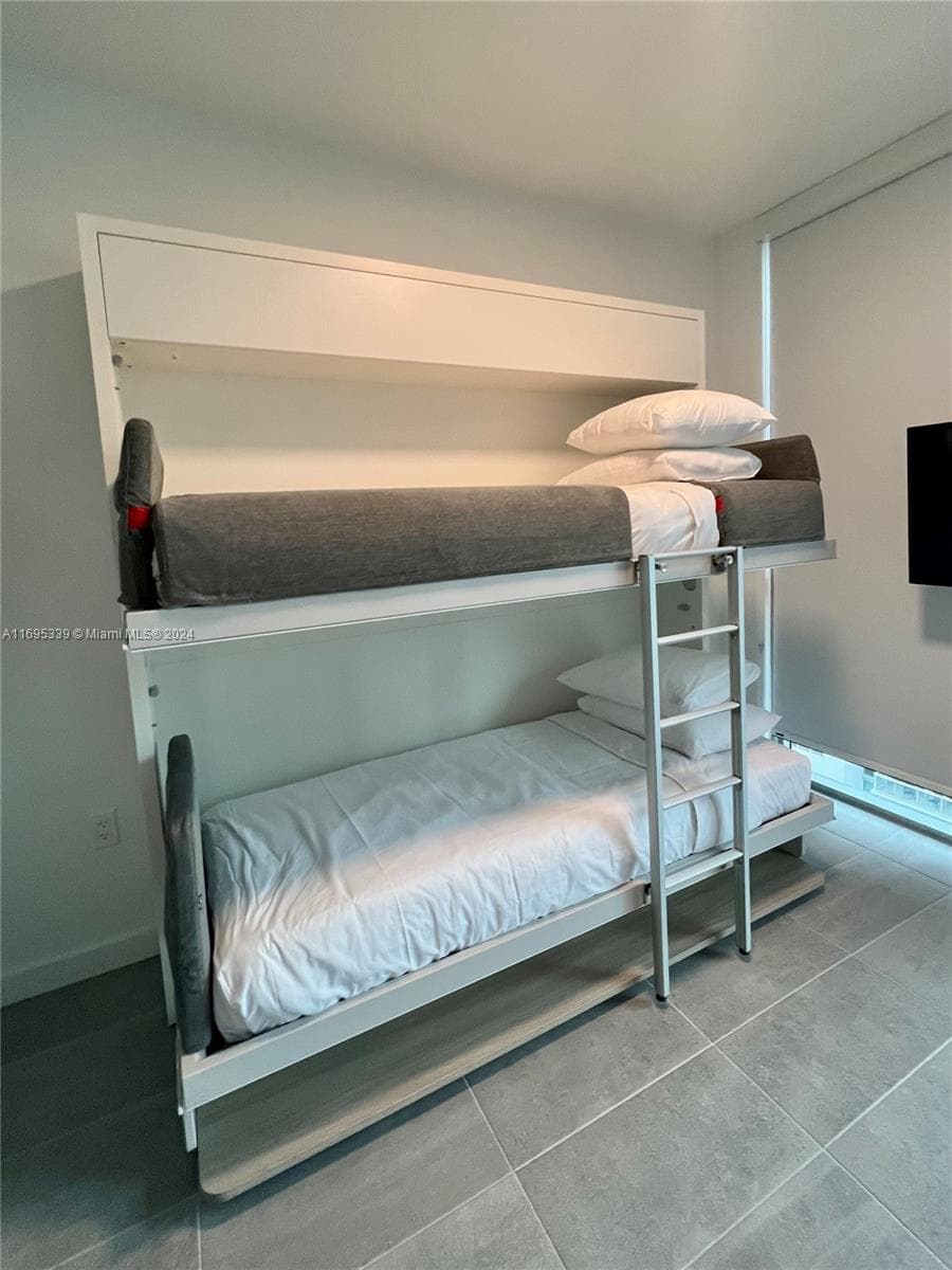 227 NE 2nd St # 2613, Miami, FL 33132 photo 9