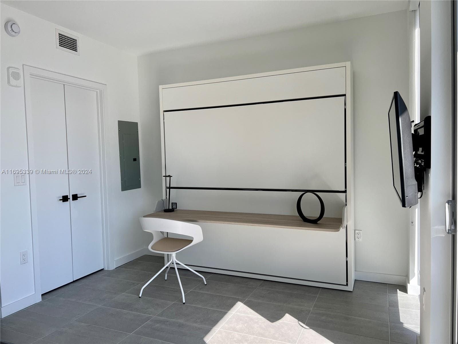 227 NE 2nd St # 2613, Miami, FL 33132 photo 8