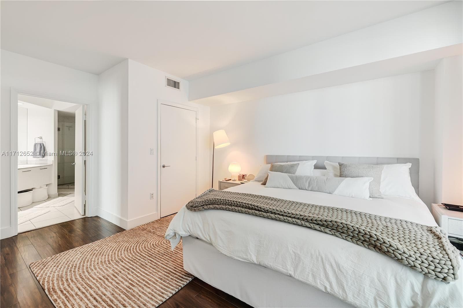 55 SE 6th St # 3407, Miami, FL 33131 photo 9