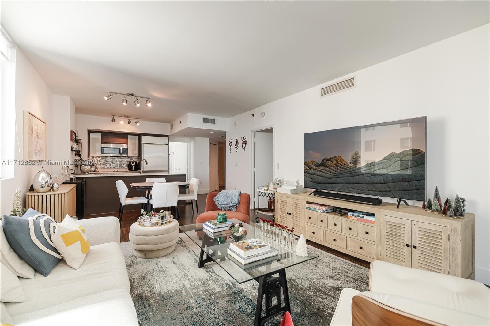 55 SE 6th St # 3407, Miami, FL 33131 photo 8