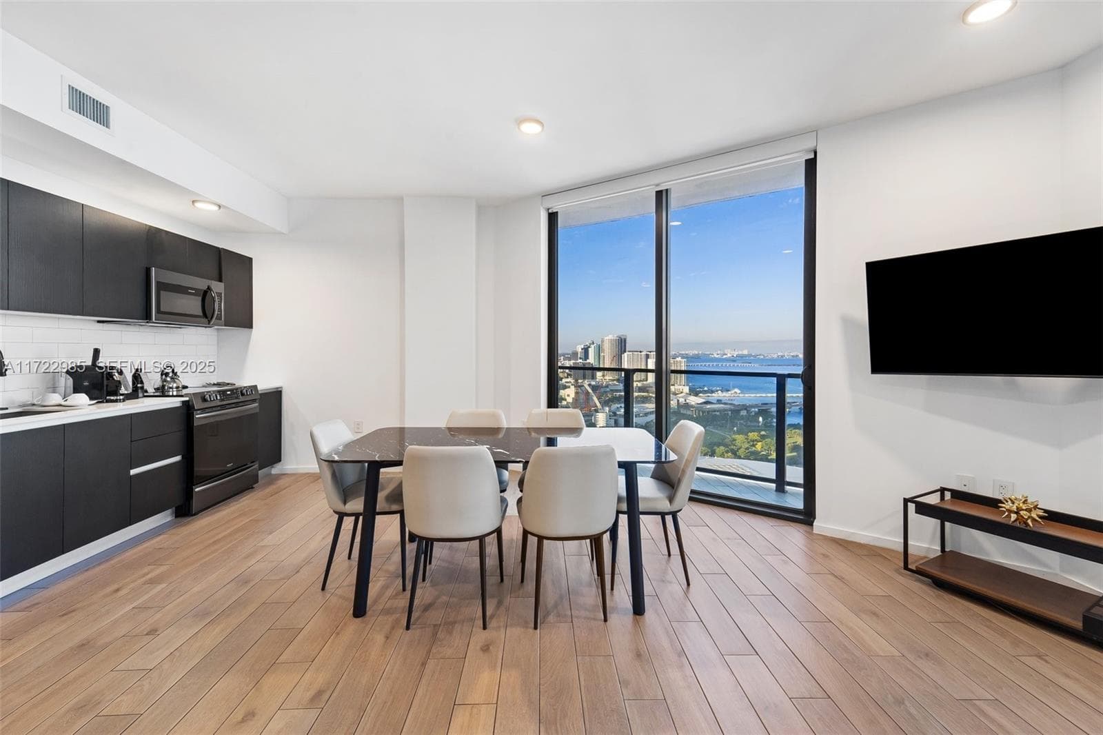 398 NE 5th St # 3209, Miami, FL 33132 photo 6