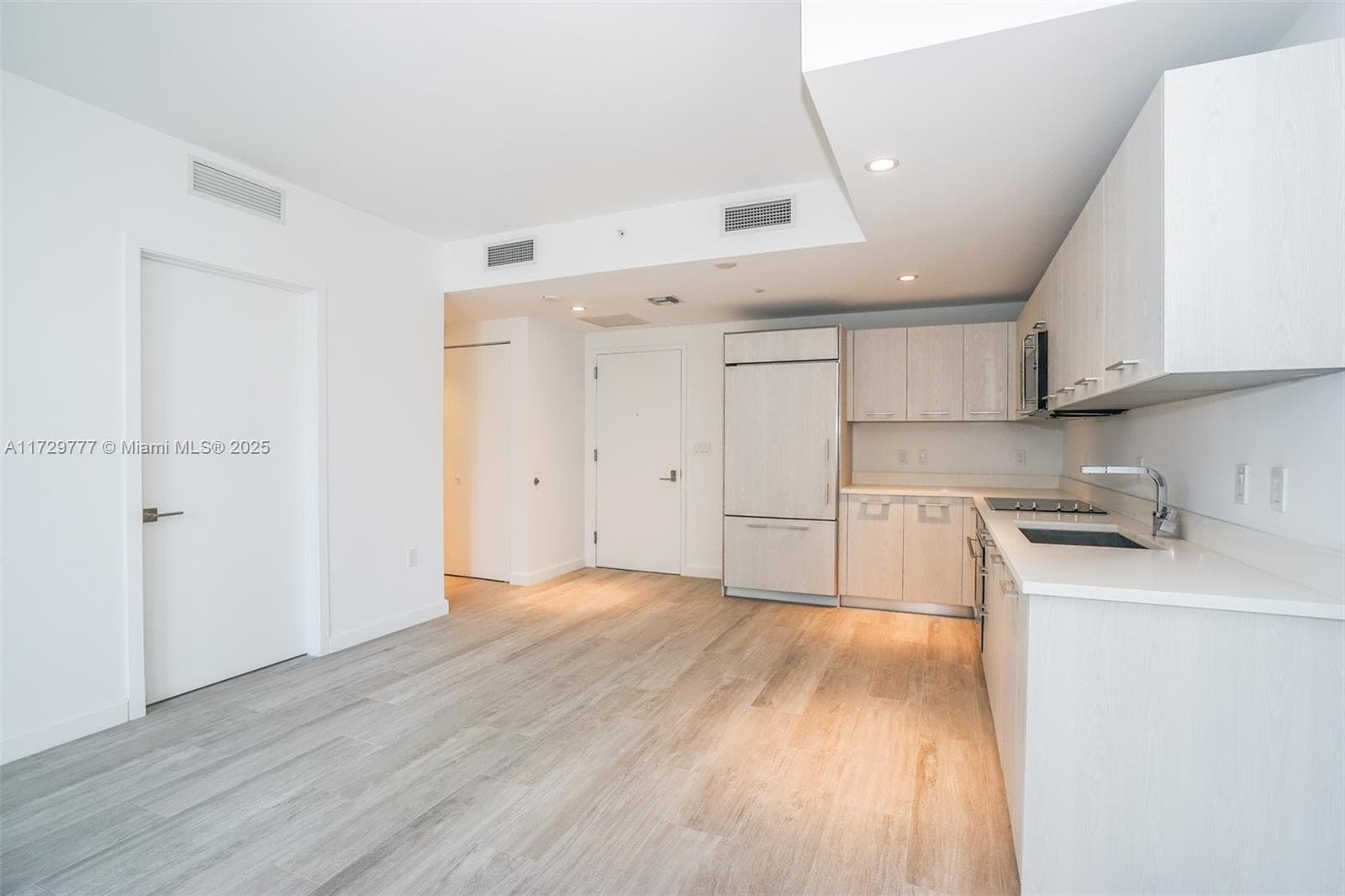 55 SW 9 Street # 1407, Miami, FL 33130 photo 2