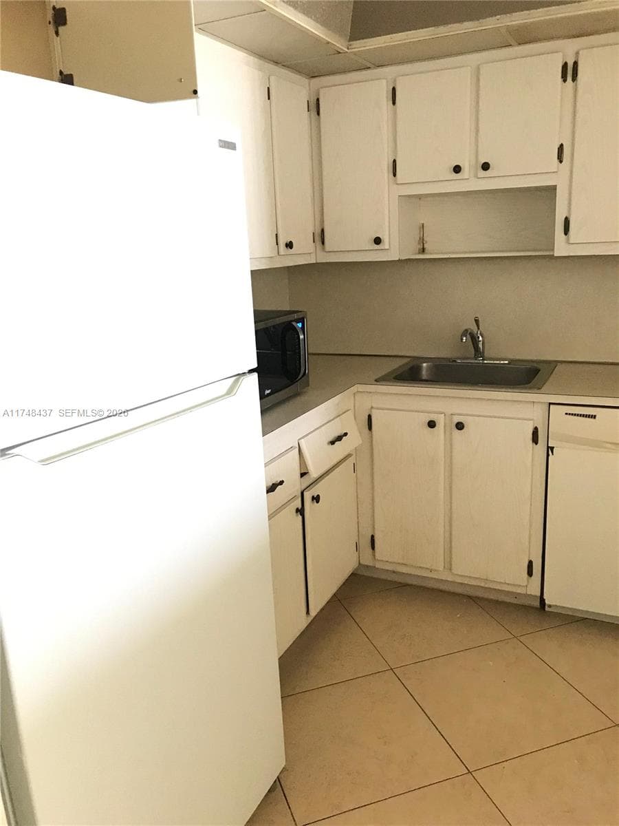 16950 W Dixie Hwy A631 Hwy # 631, North Miami Beach, FL 33160 photo 6