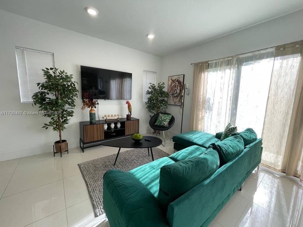 302 NW 11th Ct, Florida City, FL 33034 photo 9