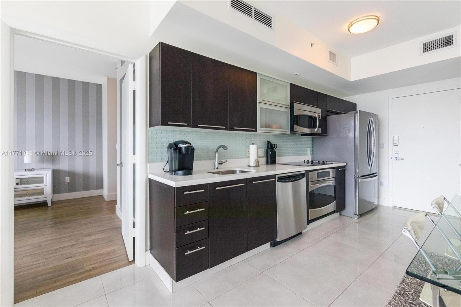 90 SW 3rd St # 4103, Miami, FL 33130 photo 7