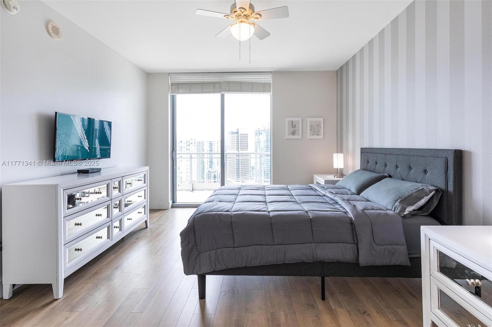 90 SW 3rd St # 4103, Miami, FL 33130 photo 9