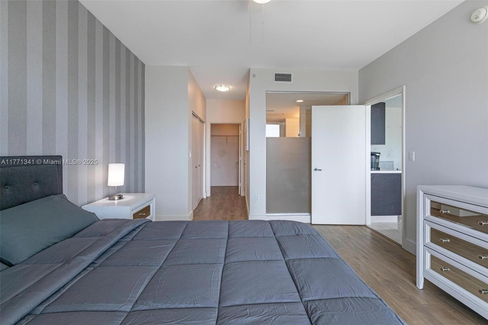 90 SW 3rd St # 4103, Miami, FL 33130 photo 11
