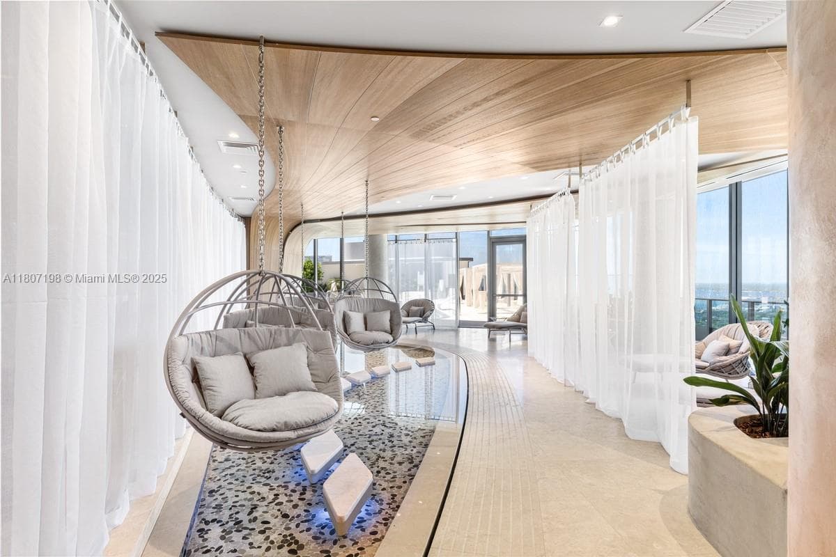 1000 Brickell Plz # 2705, Miami, FL 33131 photo 7