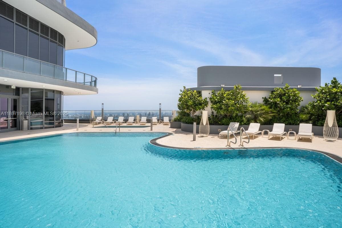 1000 Brickell Plz # 2705, Miami, FL 33131 photo 8