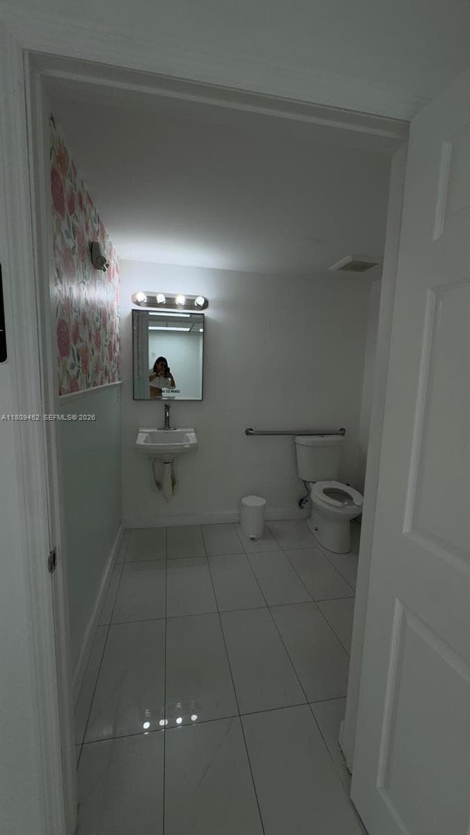 3960 W 16th Ave # 204, Hialeah, FL 33012 photo 10