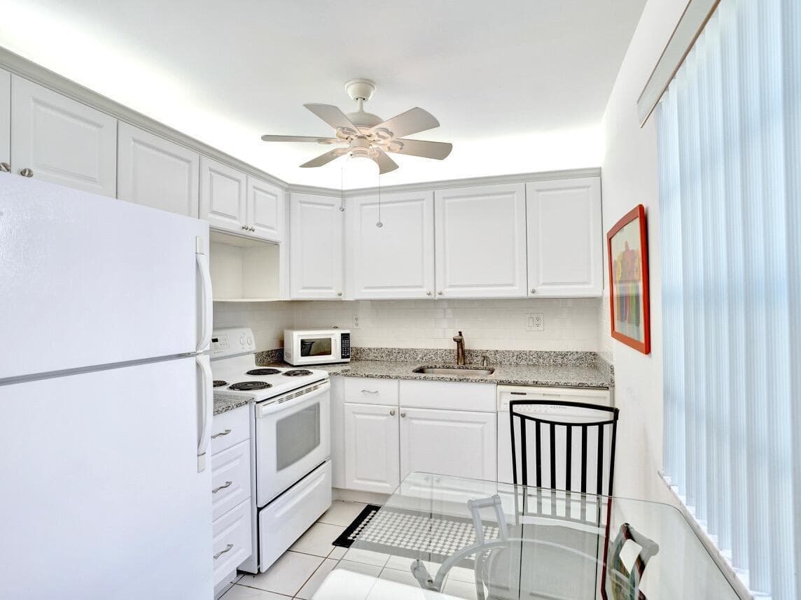 298 Burgundy G, Delray Beach, FL 33484 photo 11