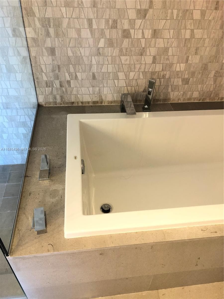 88 SW 7th St # 2603, Miami, FL 33130 photo 8