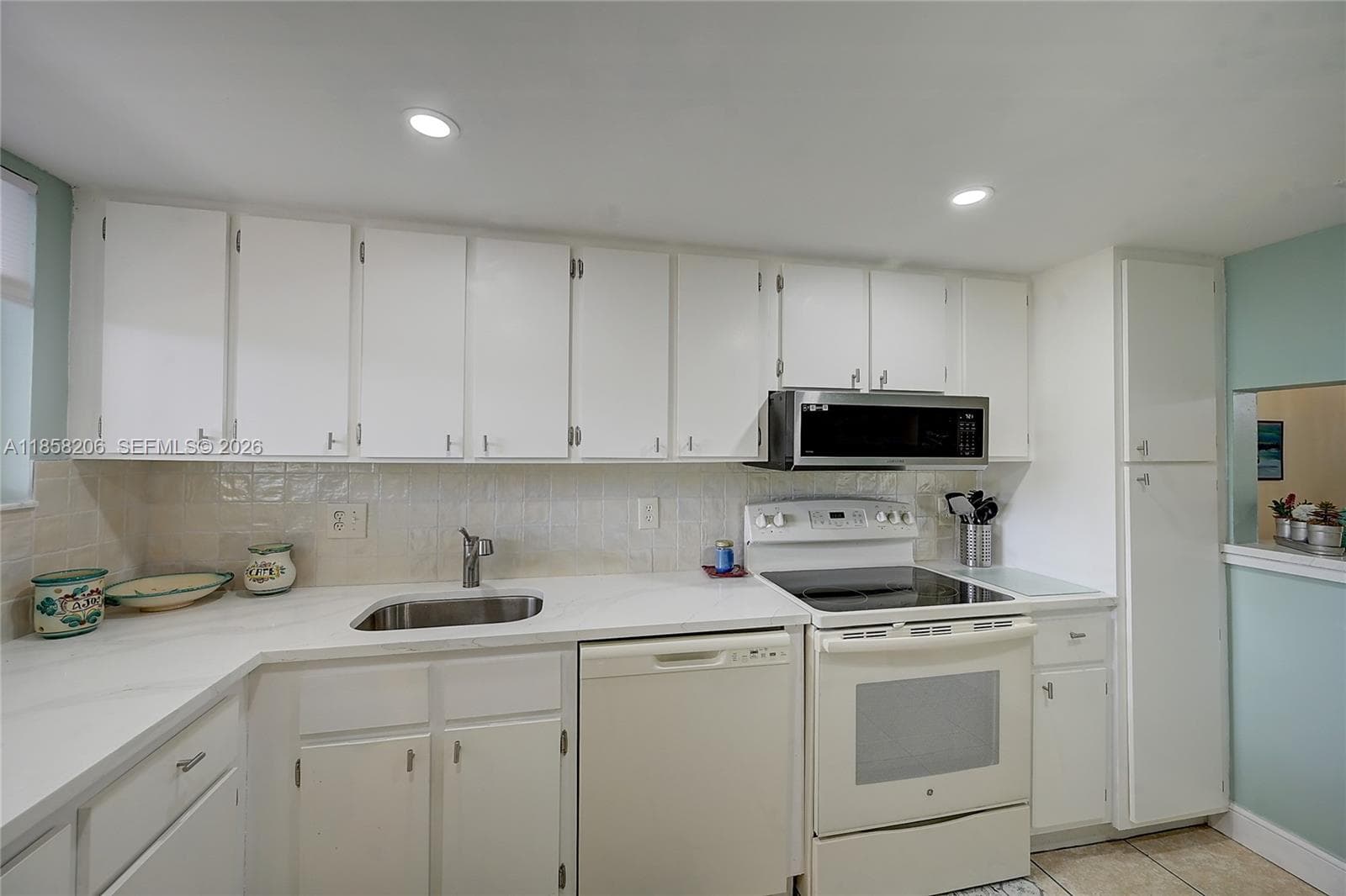 3186 Via Poinciana # 203, Lake Worth, FL 33467 photo 6