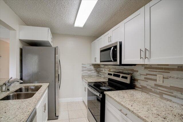 1104 Meadows Circle, Boynton Beach, FL 33436 photo 13