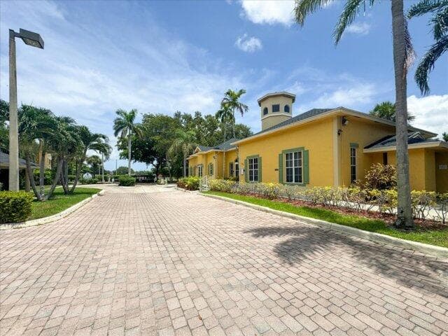 1104 Meadows Circle, Boynton Beach, FL 33436 photo 4