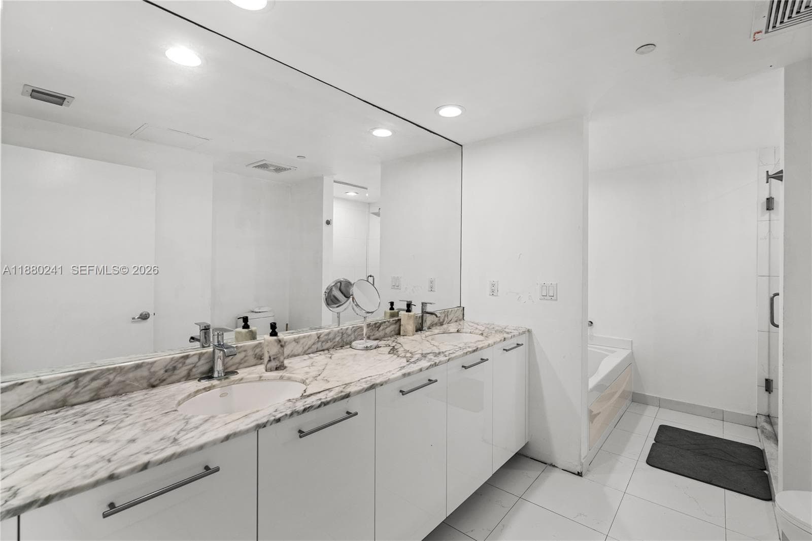 55 SE 6th St # 1203, Miami, FL 33131 photo 6