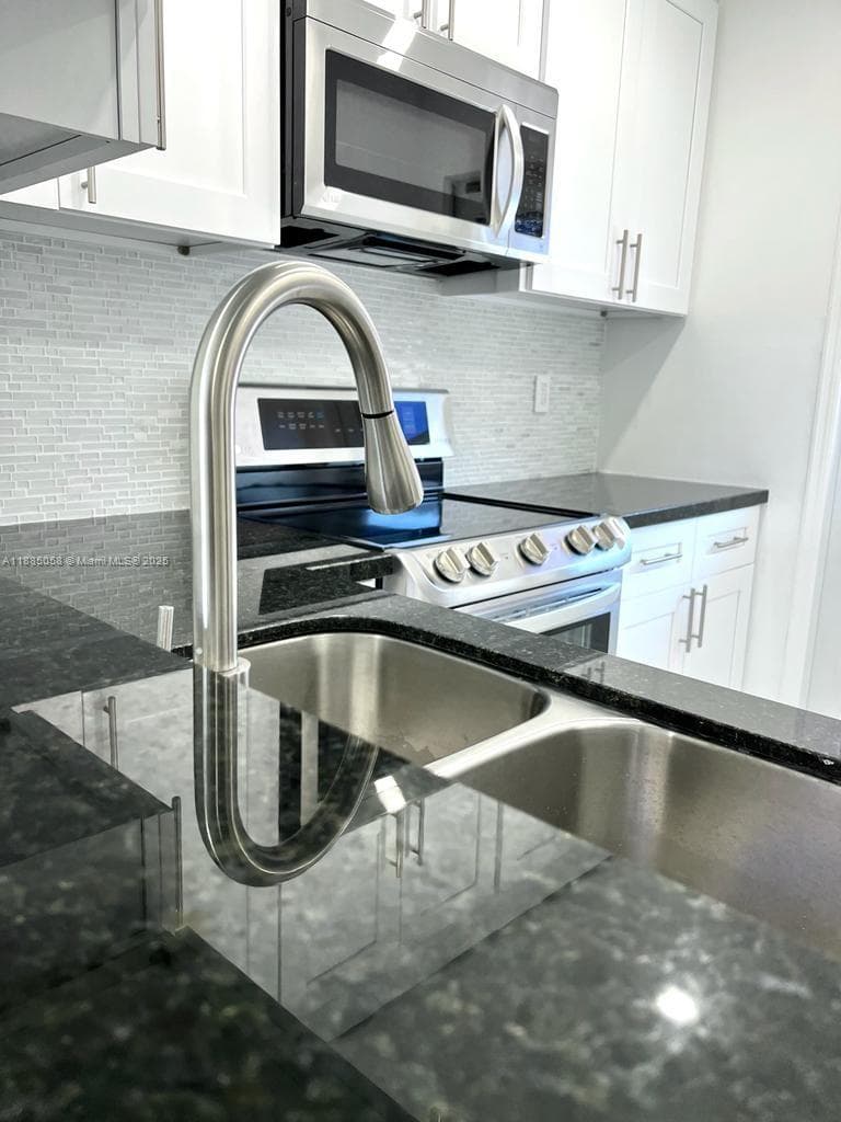 5051 W Oakland Park Blvd # 204, Lauderdale Lakes, FL 33313 photo 9