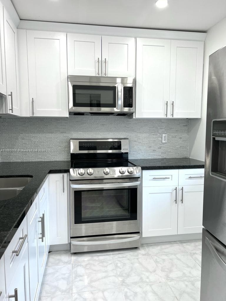 5051 W Oakland Park Blvd # 204, Lauderdale Lakes, FL 33313 photo 10
