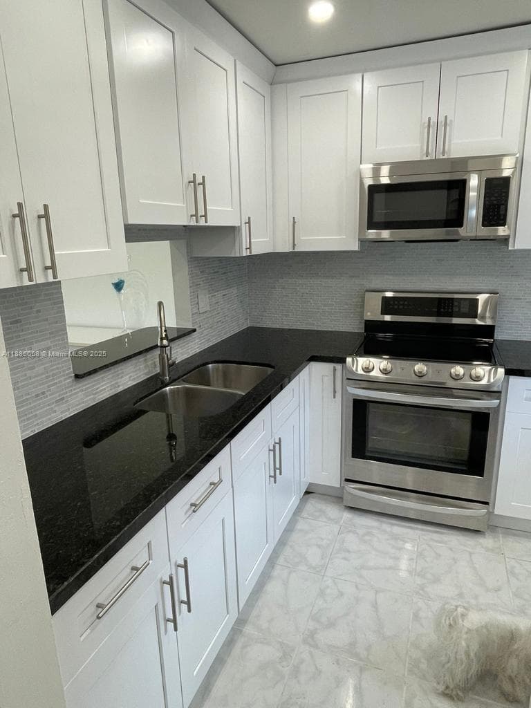 5051 W Oakland Park Blvd # 204, Lauderdale Lakes, FL 33313 photo 8