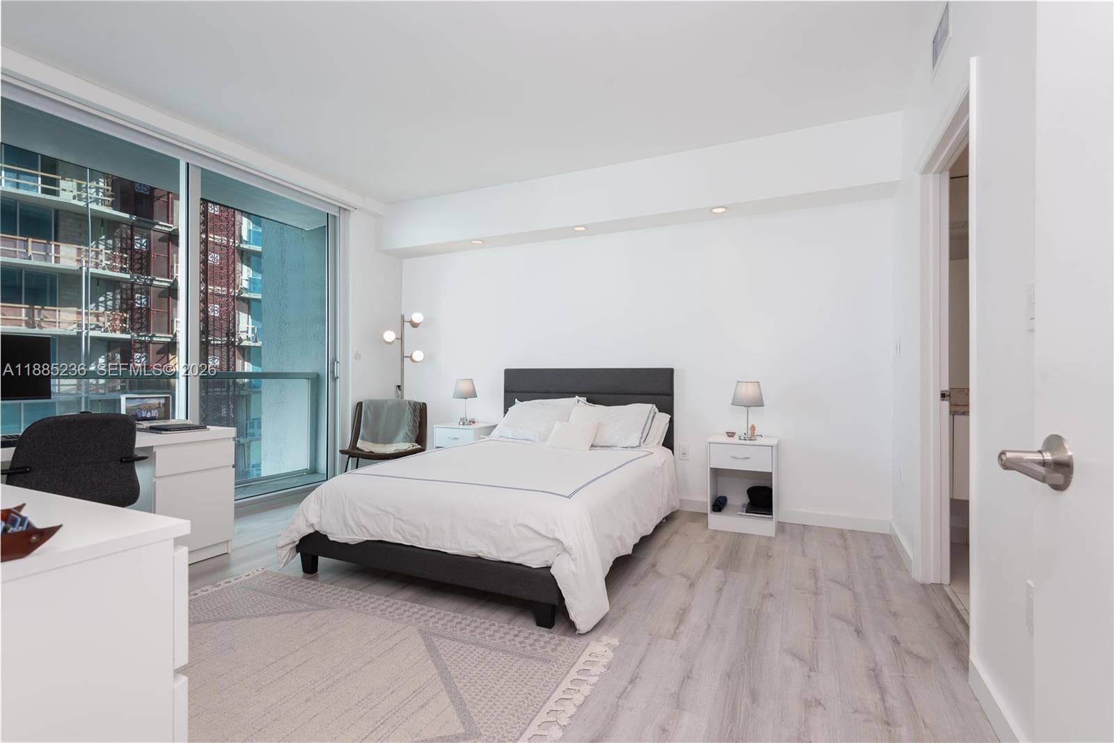 55 SE 6th St # 3403, Miami, FL 33131 photo 10