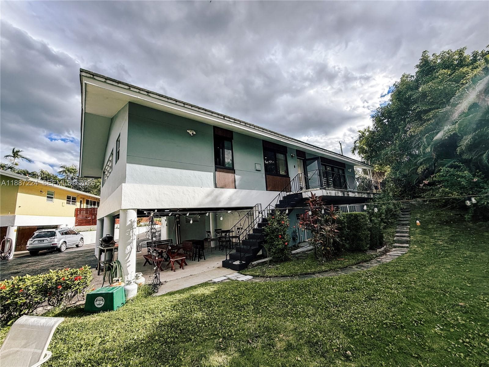 Listing photo 12