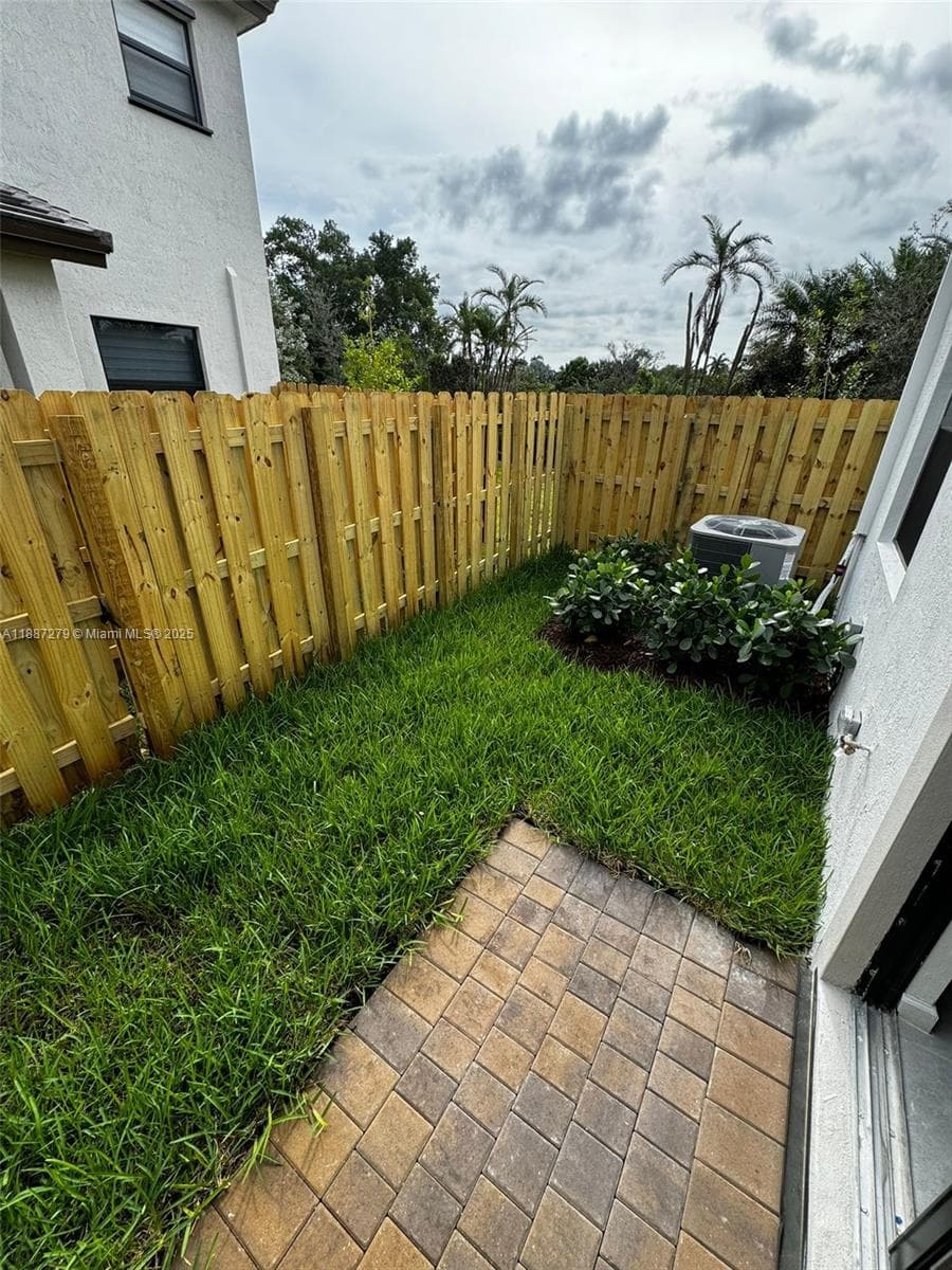 285 SW 159th Ln, Pembroke Pines, FL 33027 photo 8