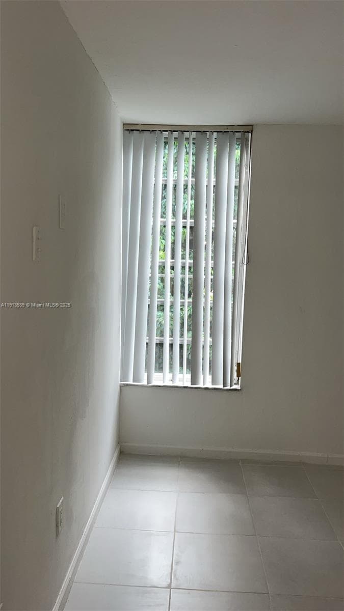 8860 Fontainebleau Blvd # 403, Miami, FL 33172 photo 13