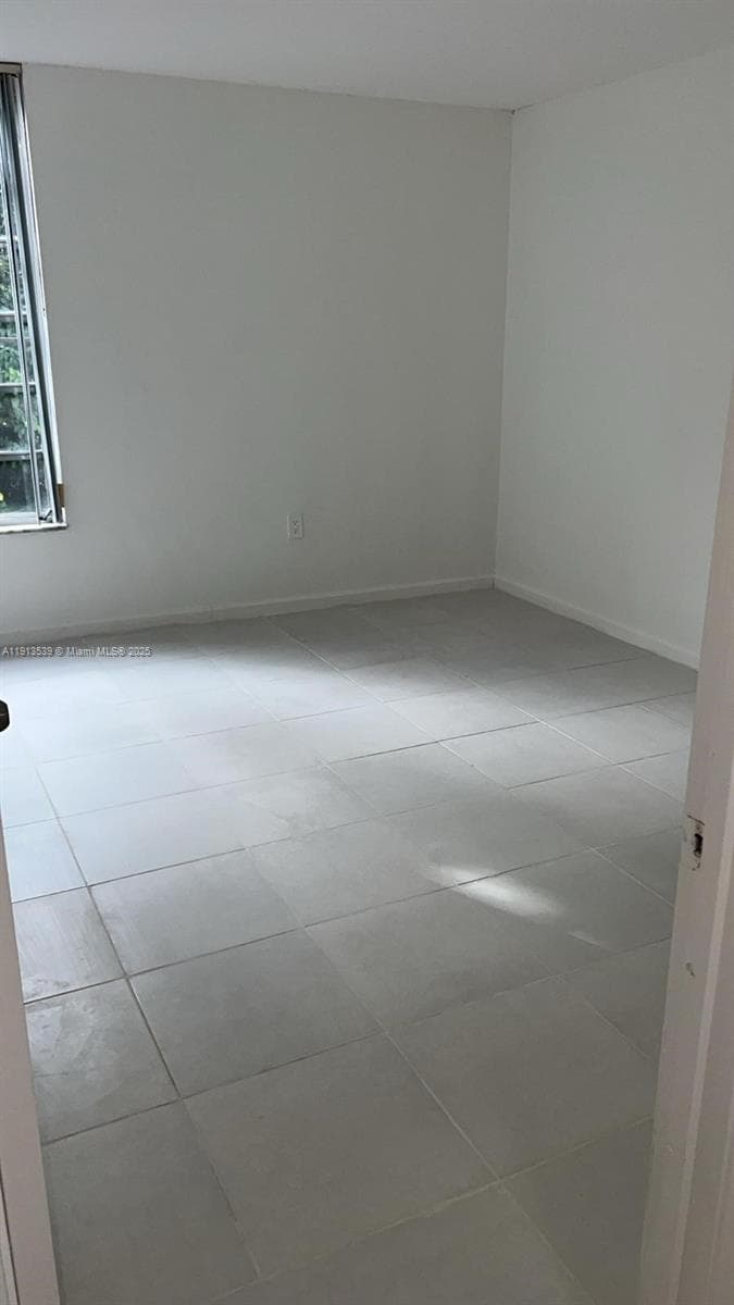 8860 Fontainebleau Blvd # 403, Miami, FL 33172 photo 9