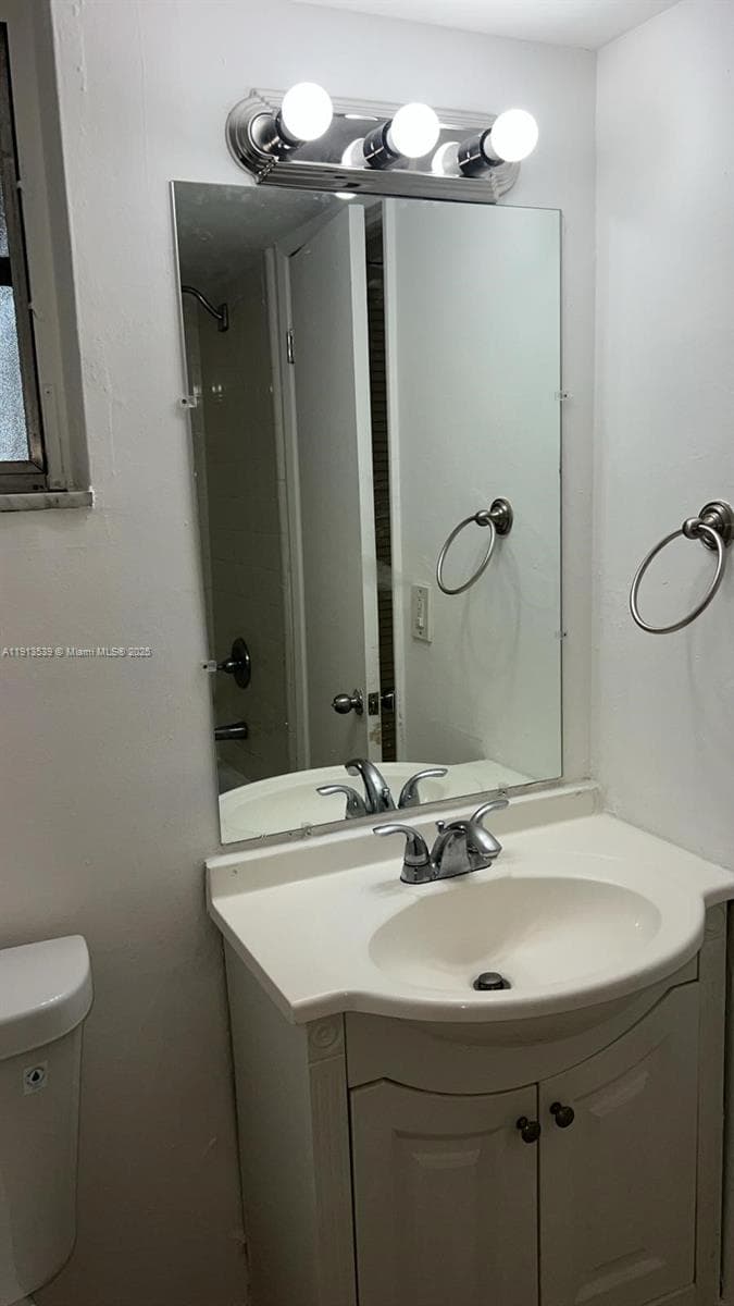 8860 Fontainebleau Blvd # 403, Miami, FL 33172 photo 11