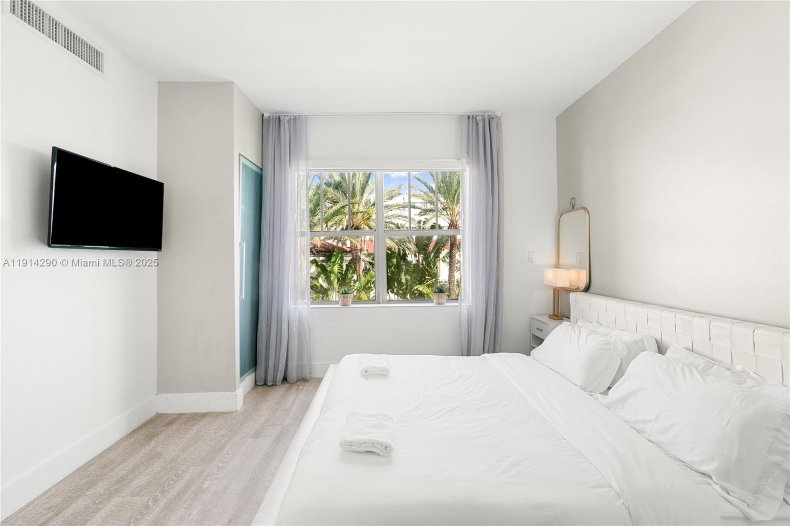 1060 Ocean Dr # D307, Miami Beach, FL 33139 photo 12