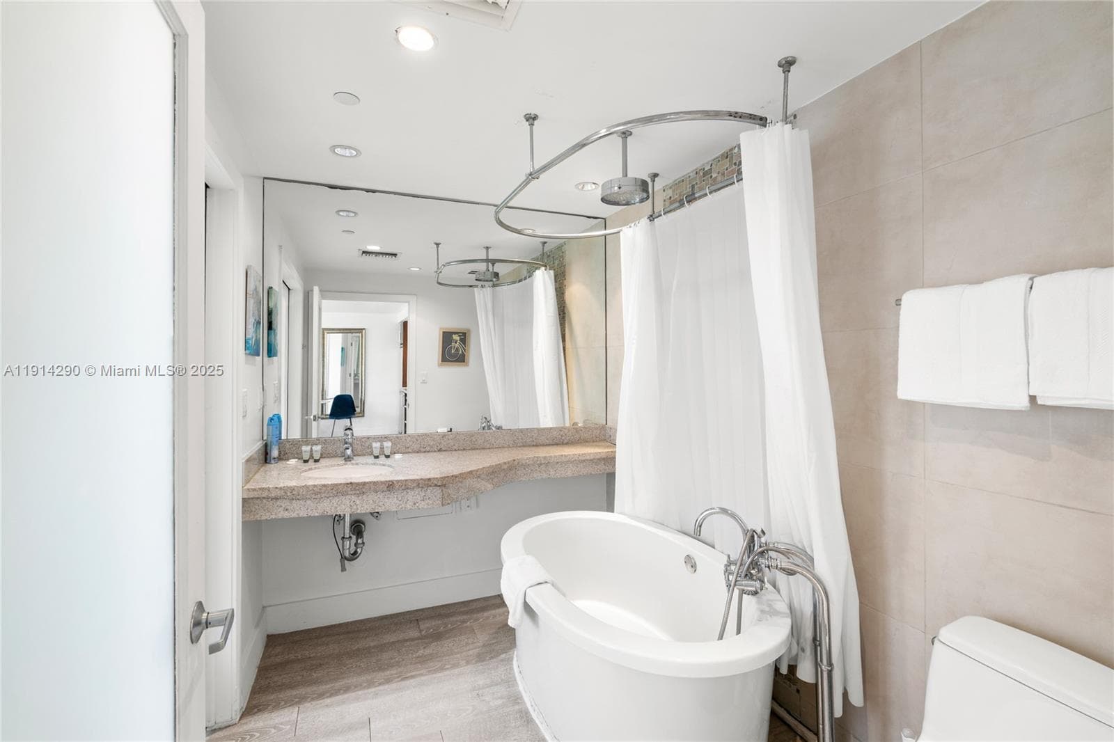 1060 Ocean Dr # D307, Miami Beach, FL 33139 photo 9