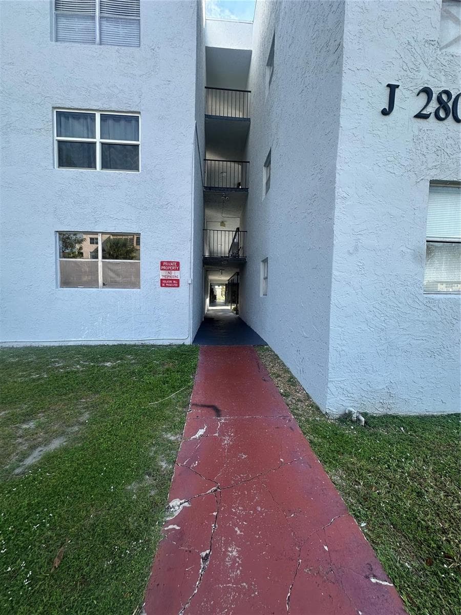 2800 Somerset Drive # J107, Lauderdale Lakes, FL 33311 photo 2