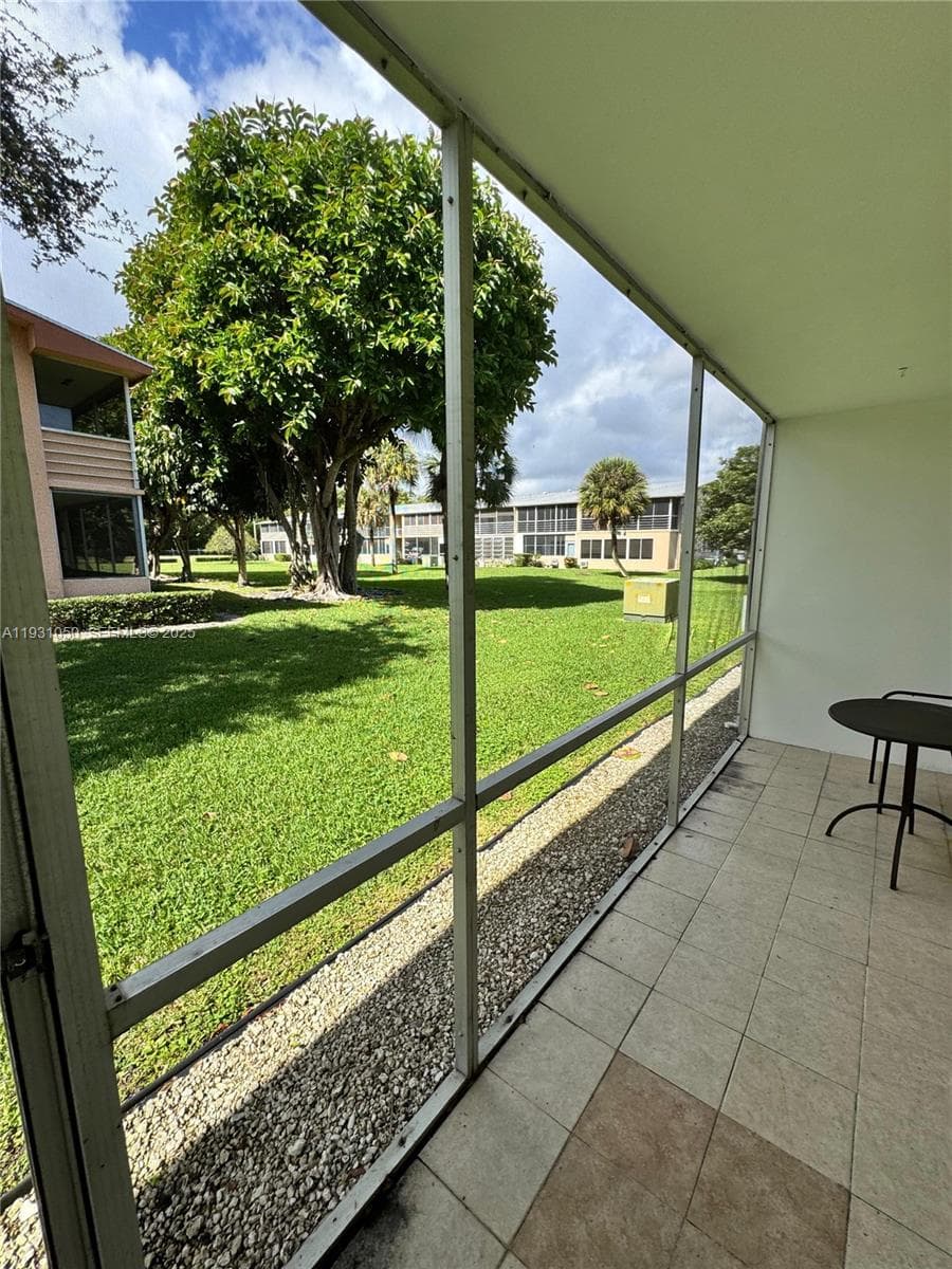 18 Hastings B # 18, West Palm Beach, FL 33417 photo 7