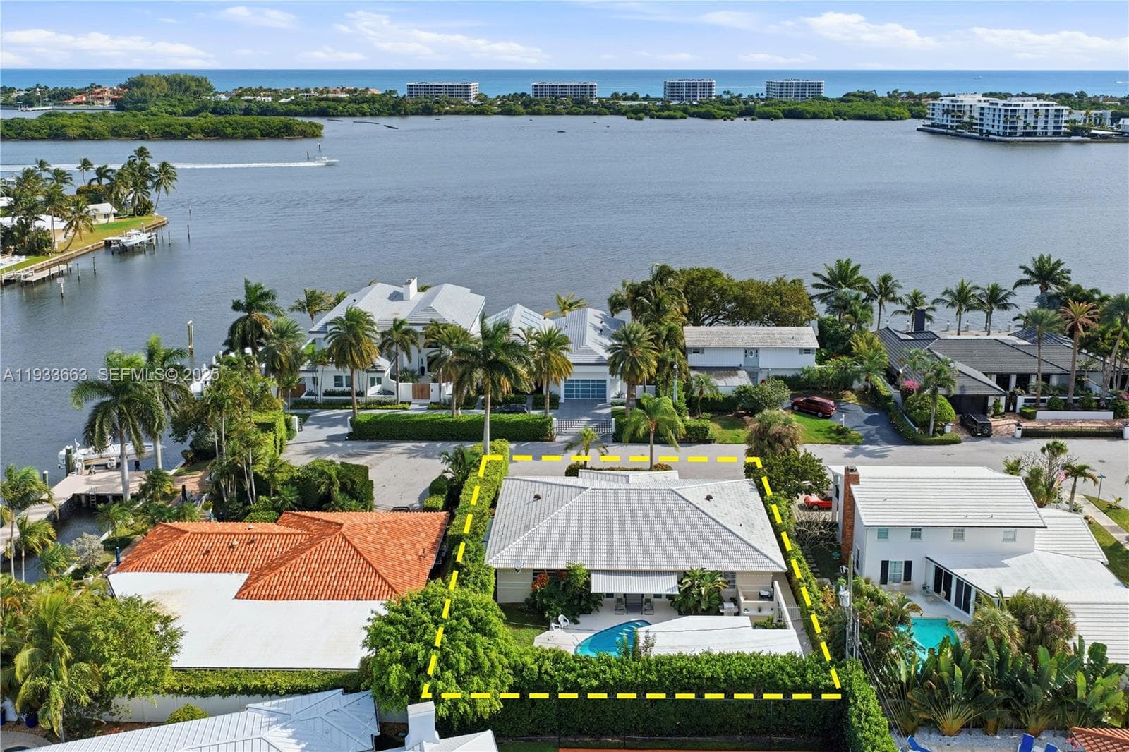 2607 Holy Cross Ln, Lake Worth, FL 33460 photo 3