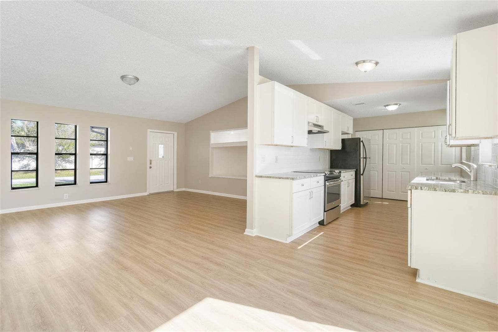 516 SW Buswell Avenue, Port St. Lucie, FL 34983 photo 9