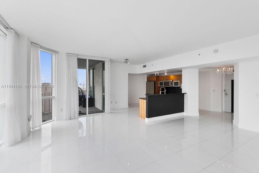 253 NE 2nd St # 4608, Miami, FL 33132 photo 13