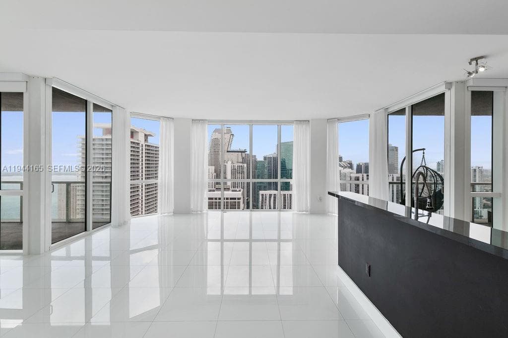 253 NE 2nd St # 4608, Miami, FL 33132 photo 12