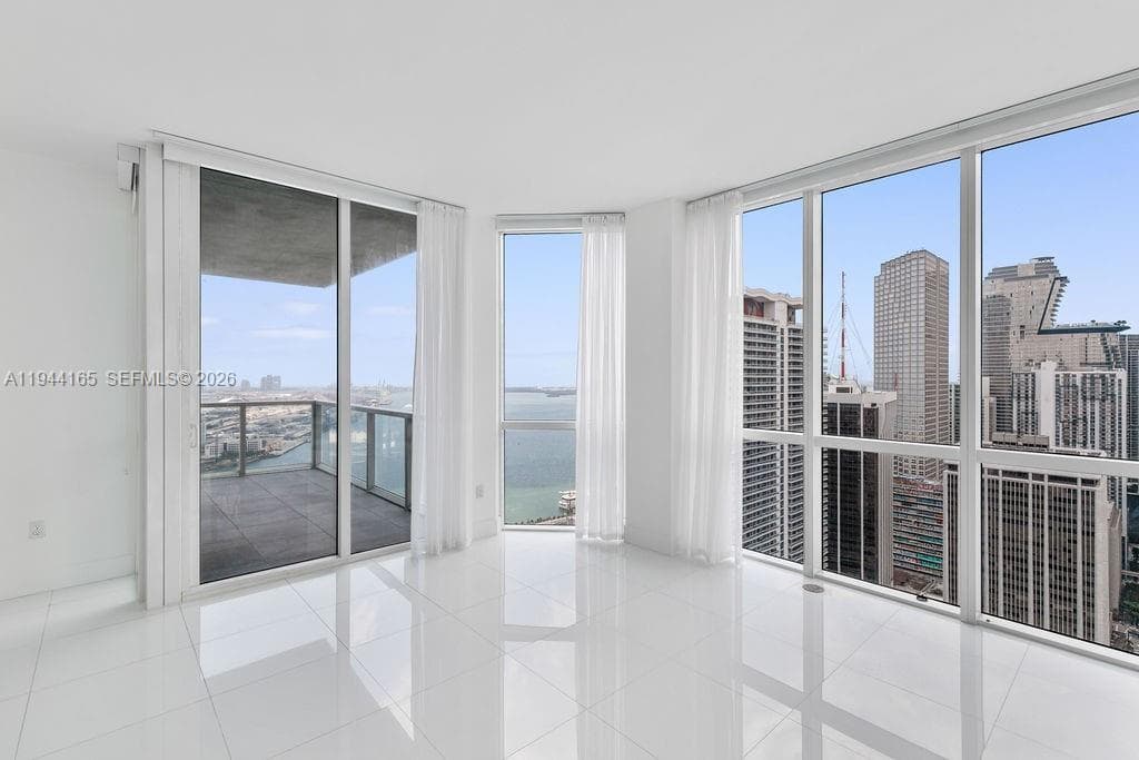 253 NE 2nd St # 4608, Miami, FL 33132 photo 11