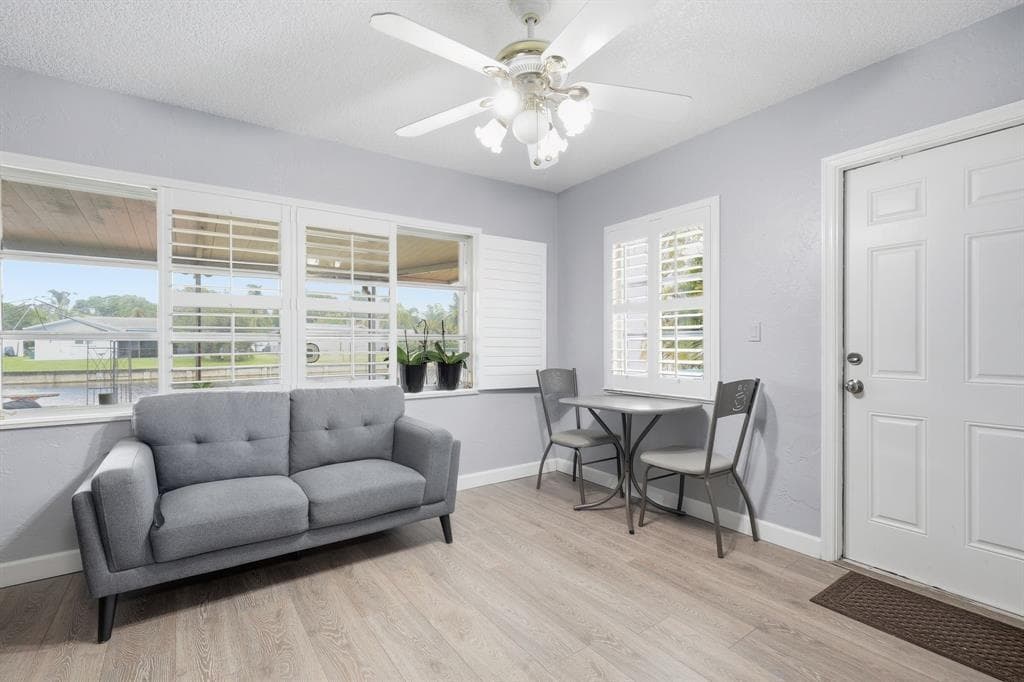 9407 NW 70th Place, Tamarac, FL 33321 photo 13