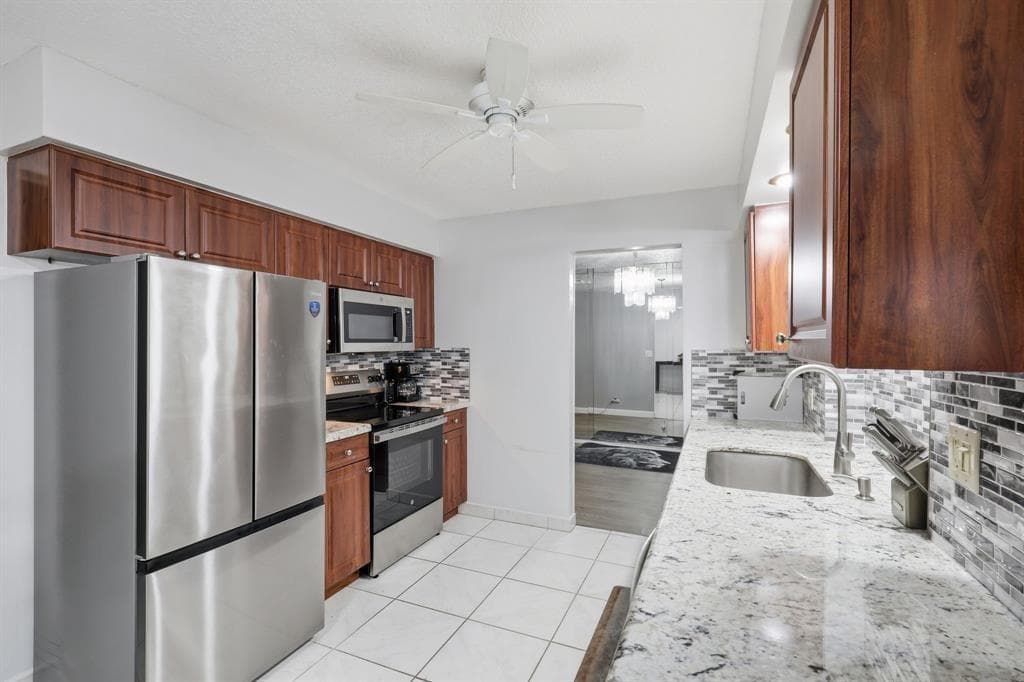 9407 NW 70th Place, Tamarac, FL 33321 photo 12