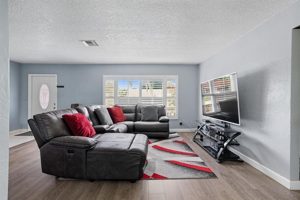 9407 NW 70th Place, Tamarac, FL 33321 photo 7