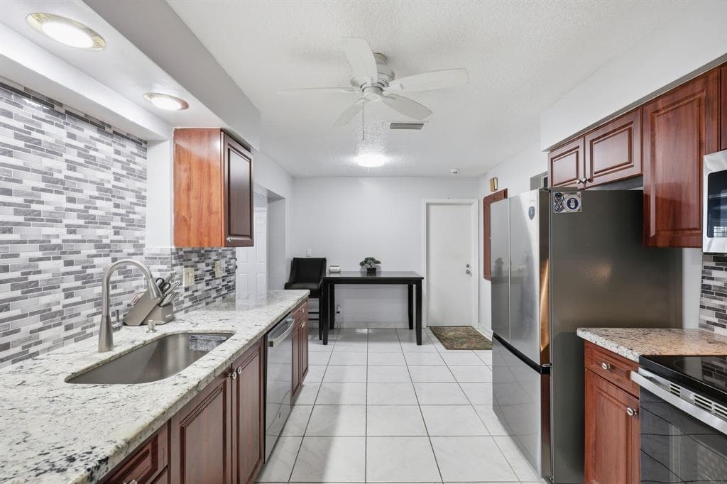9407 NW 70th Place, Tamarac, FL 33321 photo 10