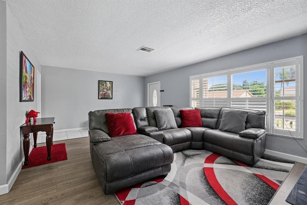 9407 NW 70th Place, Tamarac, FL 33321 photo 8