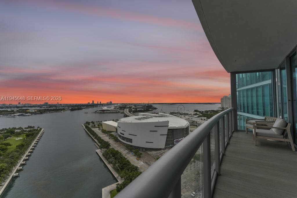 888 Biscayne Blvd # 2409, Miami, FL 33132