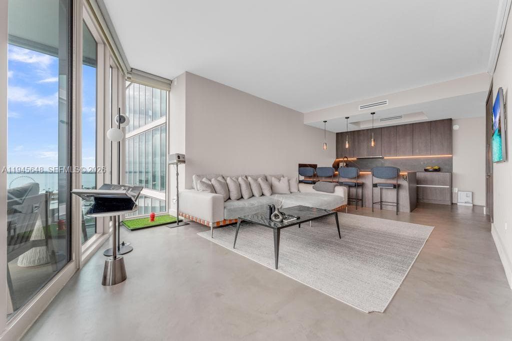 888 Biscayne Blvd # 2409, Miami, FL 33132 photo 4